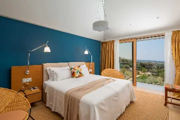 Spacious Six-Bedroom Villa Retreat, Škrip