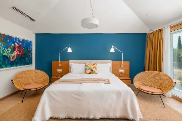 Spacious Six-Bedroom Villa Retreat, Škrip