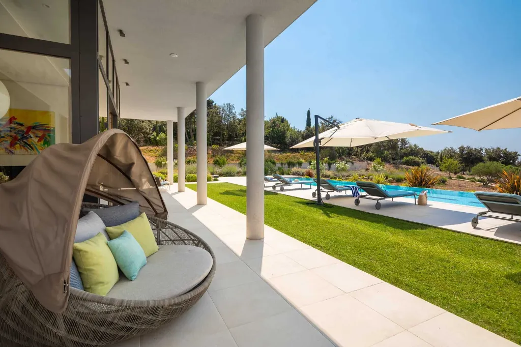 Spacious Six-Bedroom Villa Retreat, Škrip