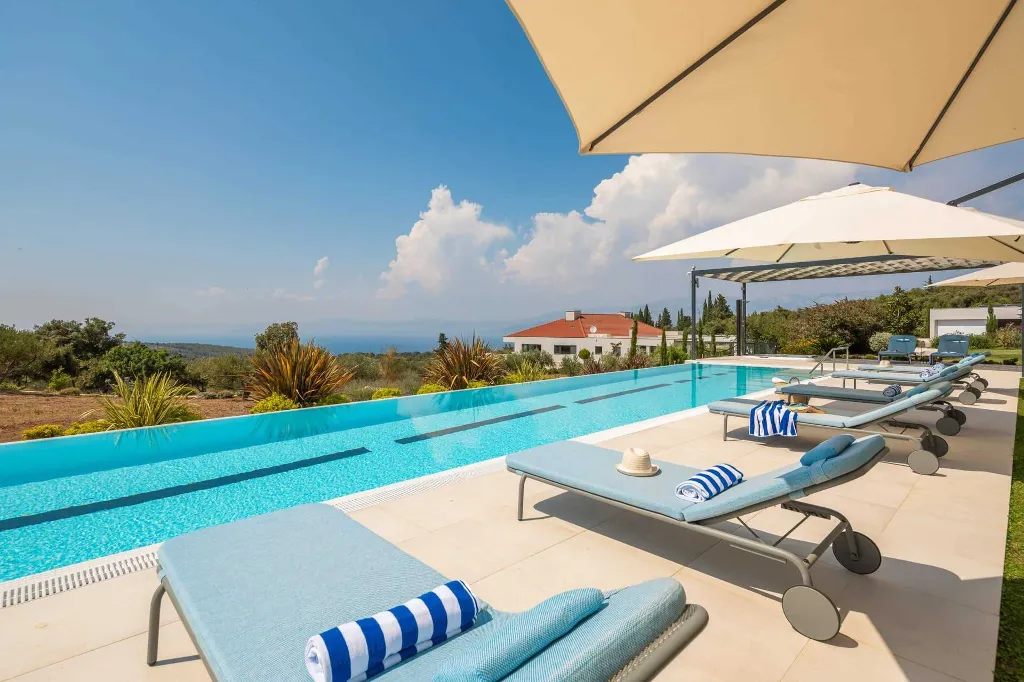 Spacious Six-Bedroom Villa Retreat, Škrip