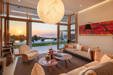 Spacious Six-Bedroom Villa Retreat, Škrip