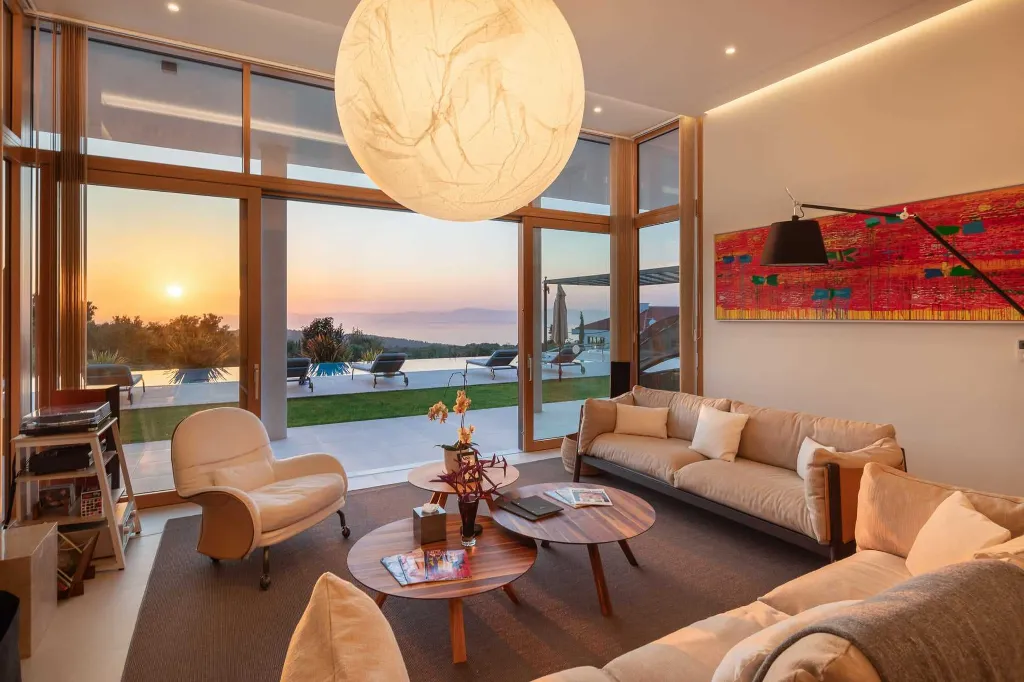 Spacious Six-Bedroom Villa Retreat, Škrip
