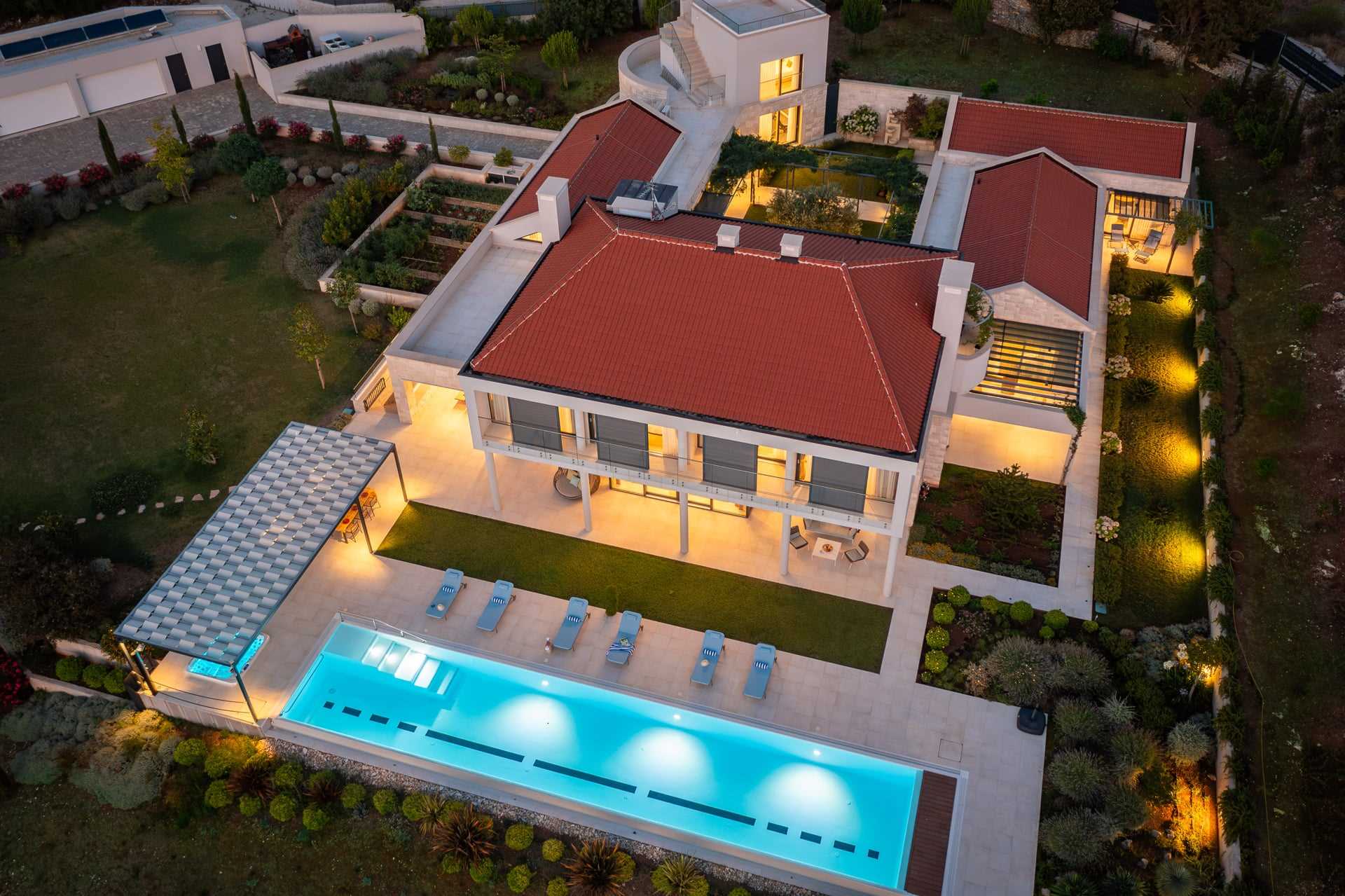 Luxury Villa Vibrante with Pool