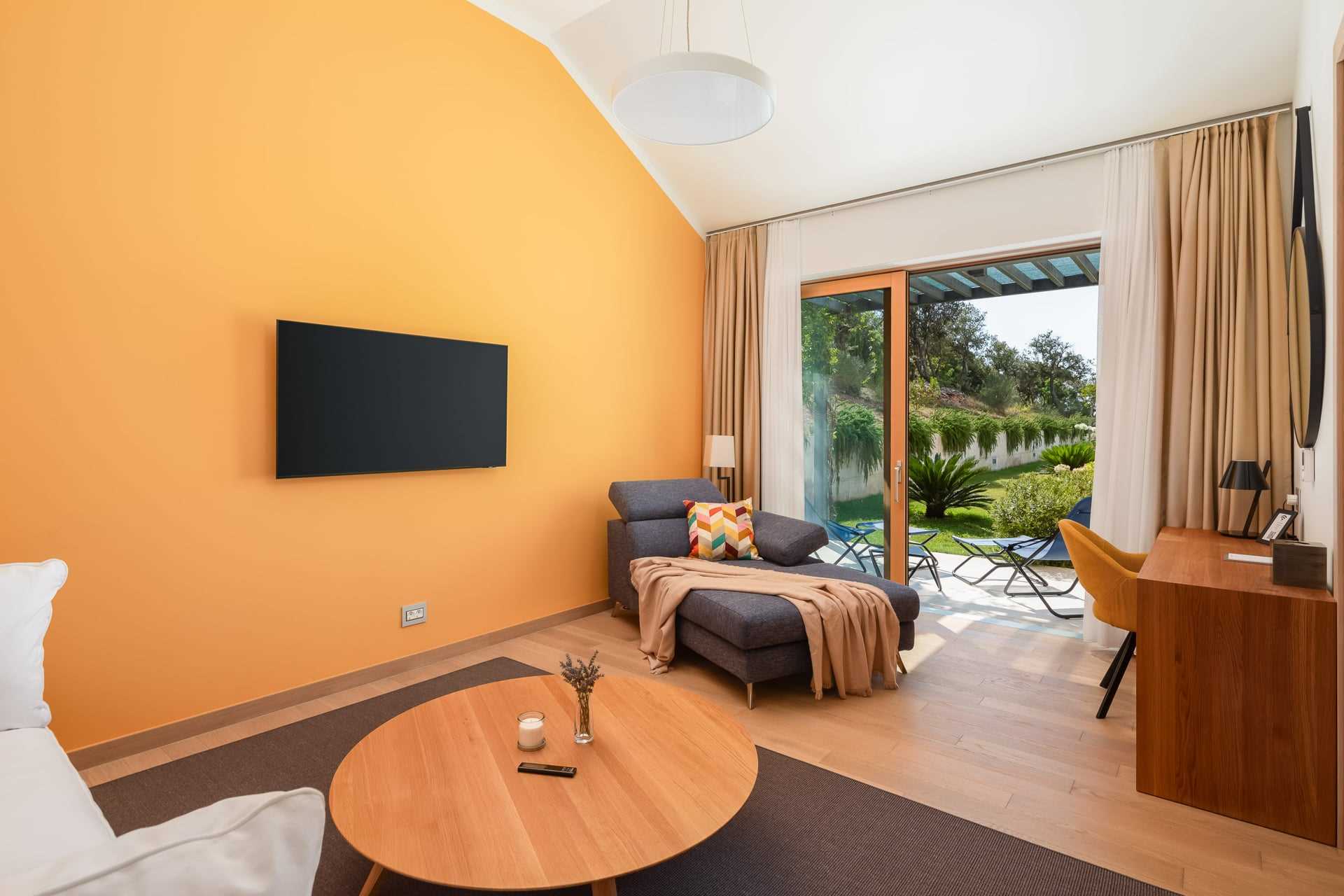 Luxury Villa Vibrante with Pool