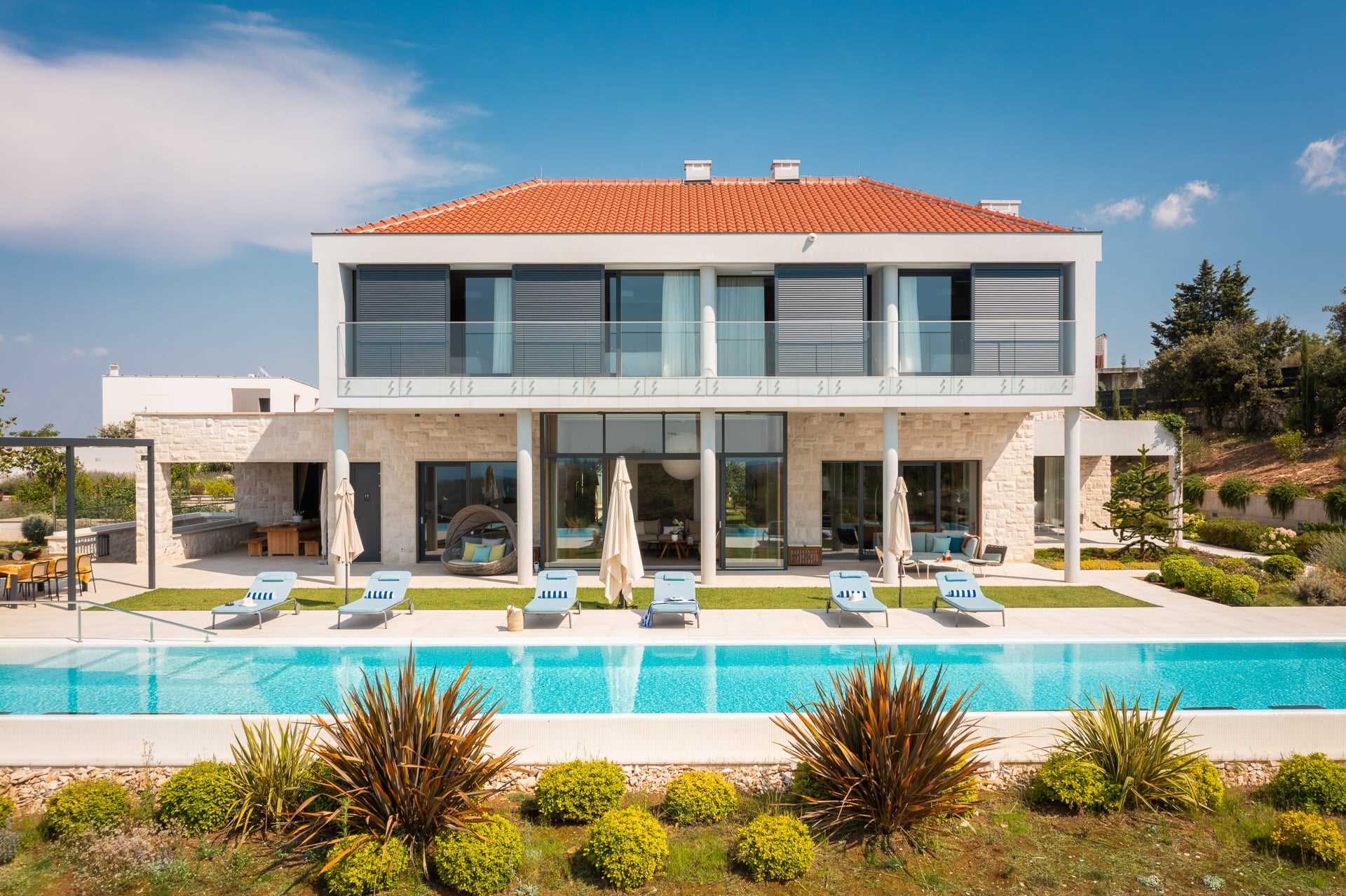 Luxury Villa Vibrante with Pool