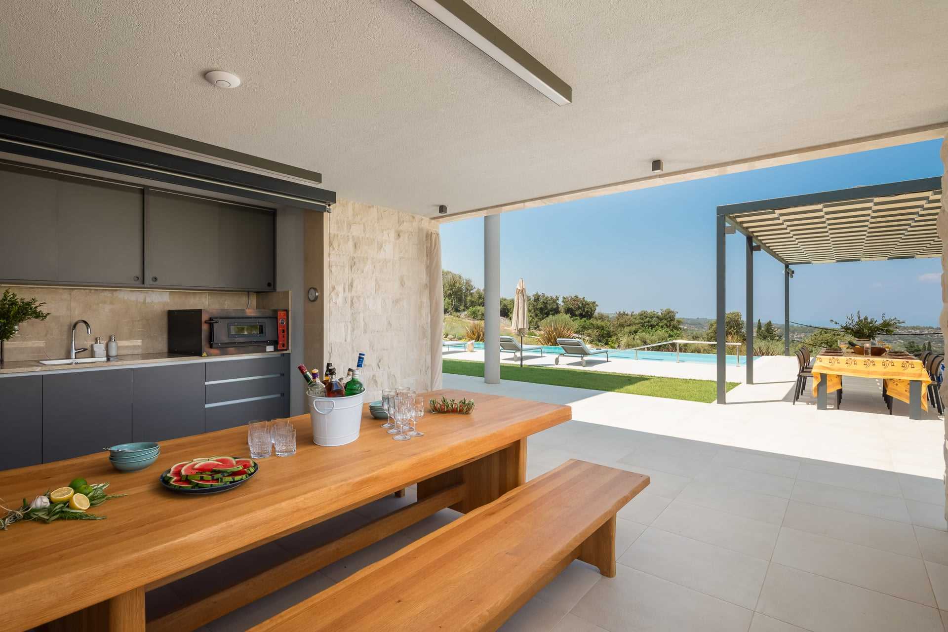 Luxury Villa Vibrante with Pool