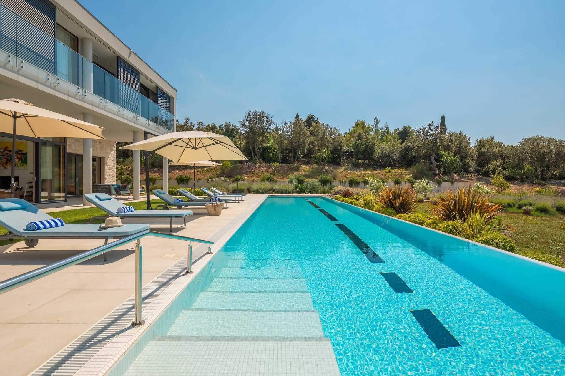 Luxury Villa Vibrante with Pool