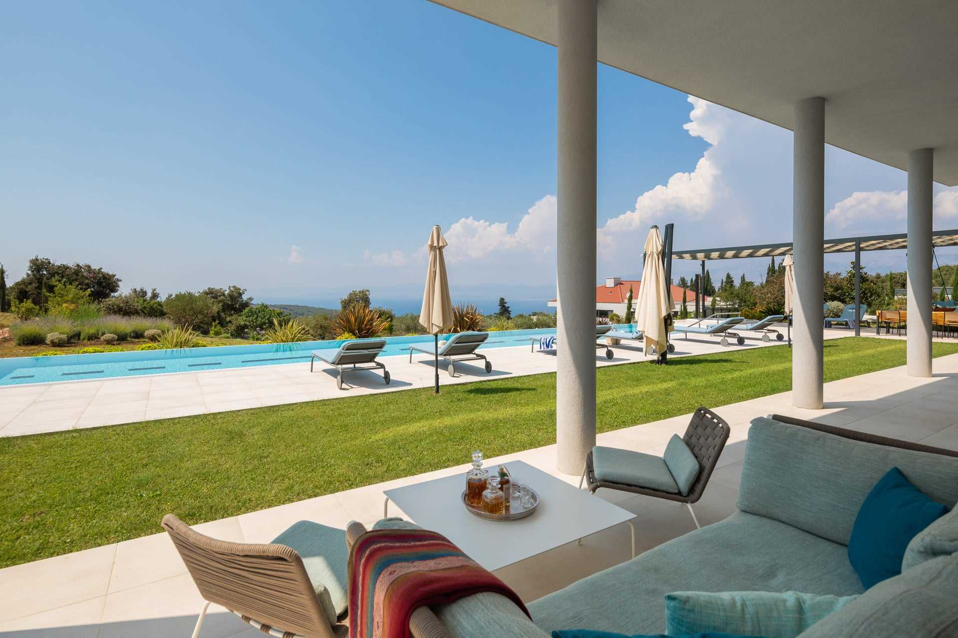 Luxury Villa Vibrante with Pool
