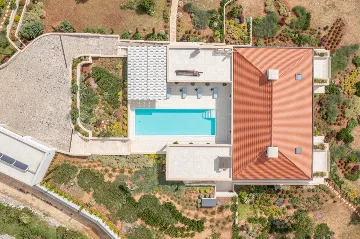 Spacious Villa Retreat with Pool on Brač Island