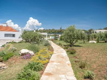 Spacious Villa Retreat with Pool on Brač Island