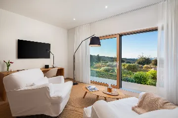 Spacious Villa Retreat with Pool on Brač Island