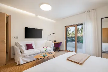 Spacious Villa Retreat with Pool on Brač Island