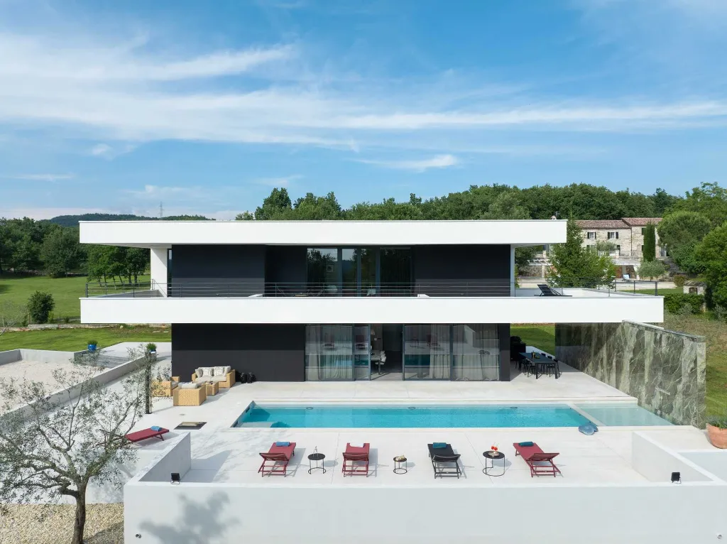 Contemporary Villa Retreat with Pool in Groznjan