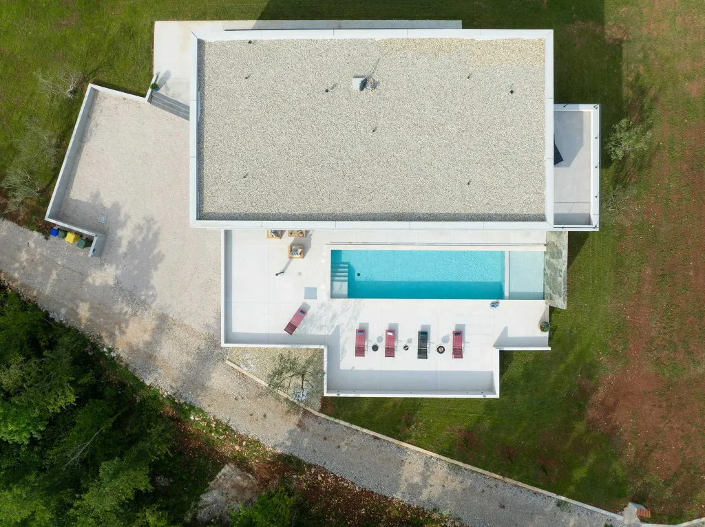 Contemporary Villa Retreat with Pool in Groznjan