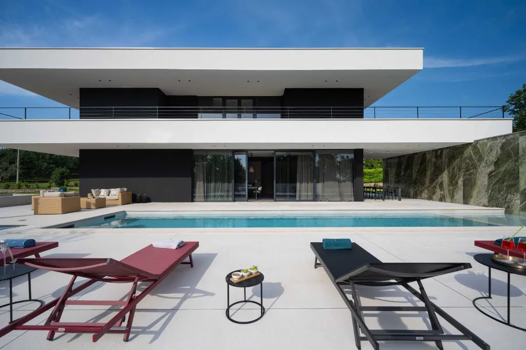 Contemporary Villa Retreat with Pool in Groznjan