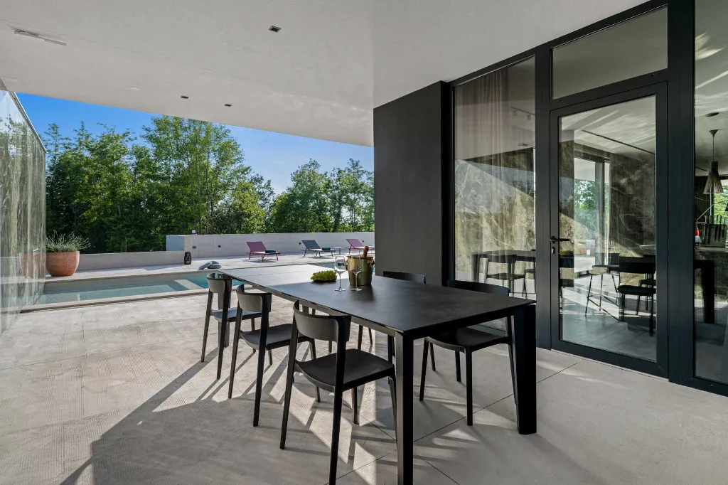 Contemporary Villa Retreat with Pool in Groznjan