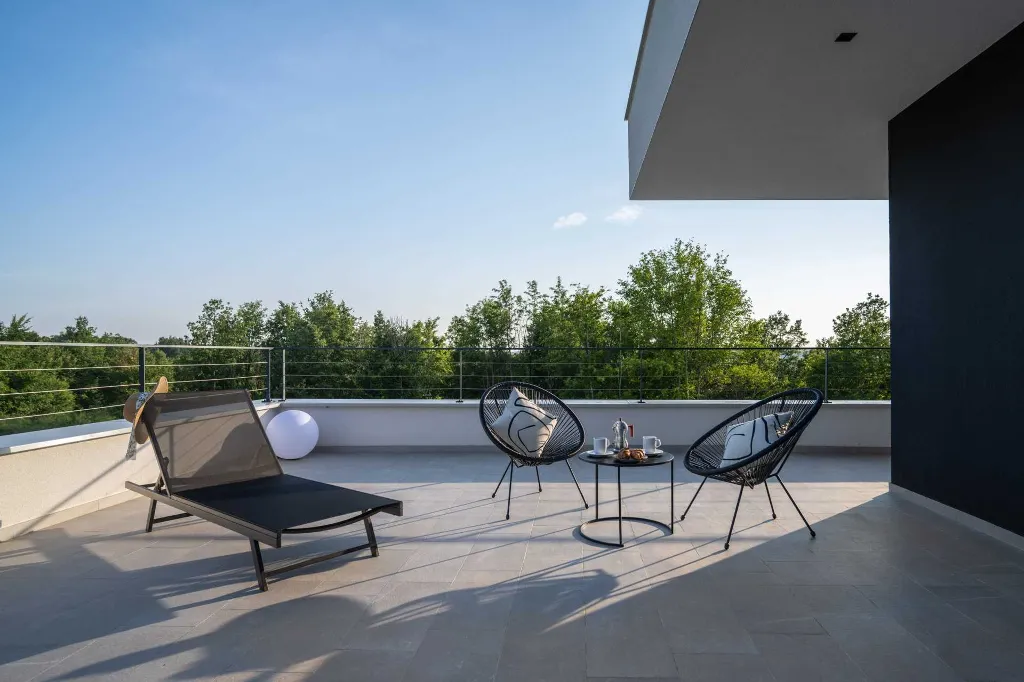 Contemporary Villa Retreat with Pool in Groznjan