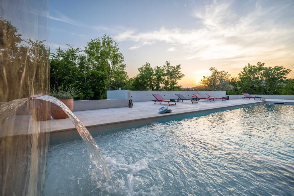 Contemporary Villa Retreat with Pool in Groznjan