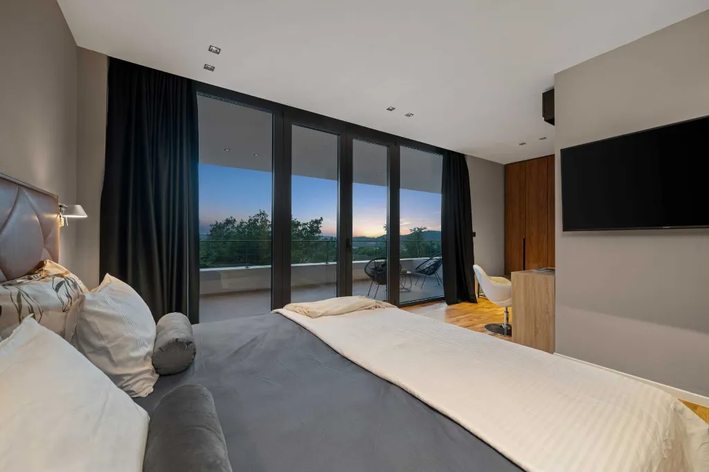 Contemporary Villa Retreat with Pool in Groznjan