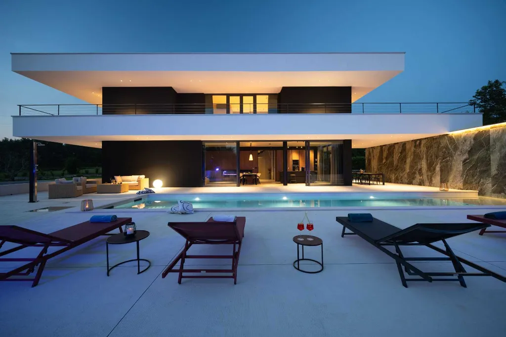 Contemporary Villa Retreat with Pool in Groznjan