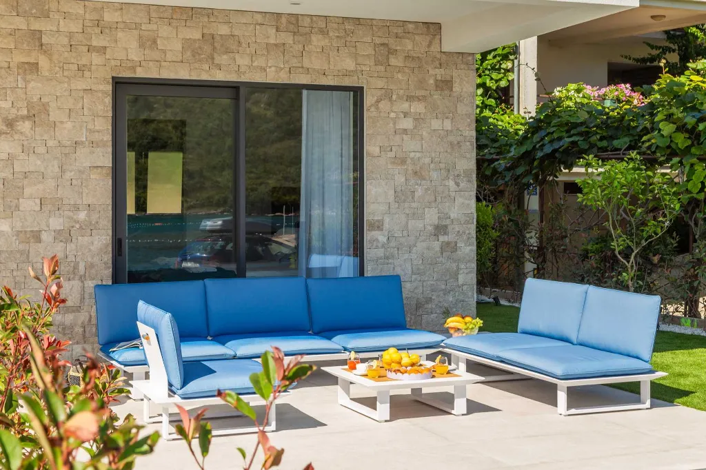 Contemporary Beachfront Villa with Pool in Rogoznica