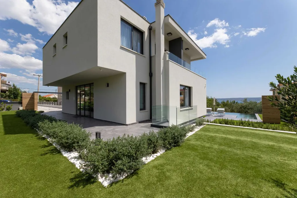 Family Villa Retreat with Pool, Kaštel Stari