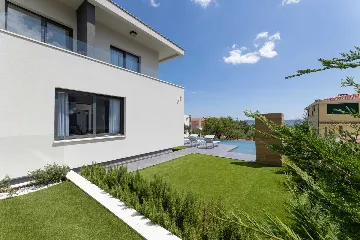 Family Villa Retreat with Pool, Kaštel Stari