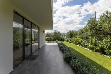 Family Villa Retreat with Pool, Kaštel Stari