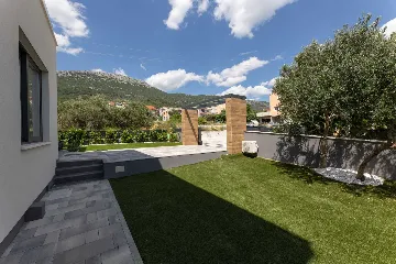 Family Villa Retreat with Pool, Kaštel Stari