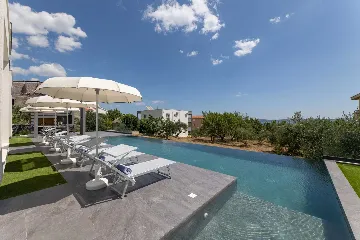 Family Villa Retreat with Pool, Kaštel Stari