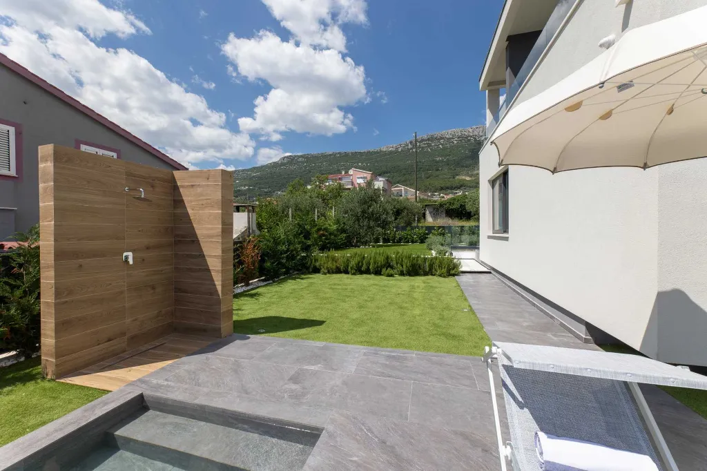 Family Villa Retreat with Pool, Kaštel Stari