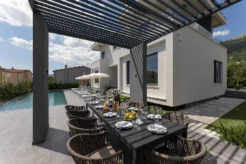 Family Villa Retreat with Pool, Kaštel Stari