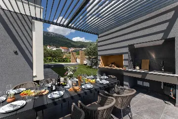 Family Villa Retreat with Pool, Kaštel Stari