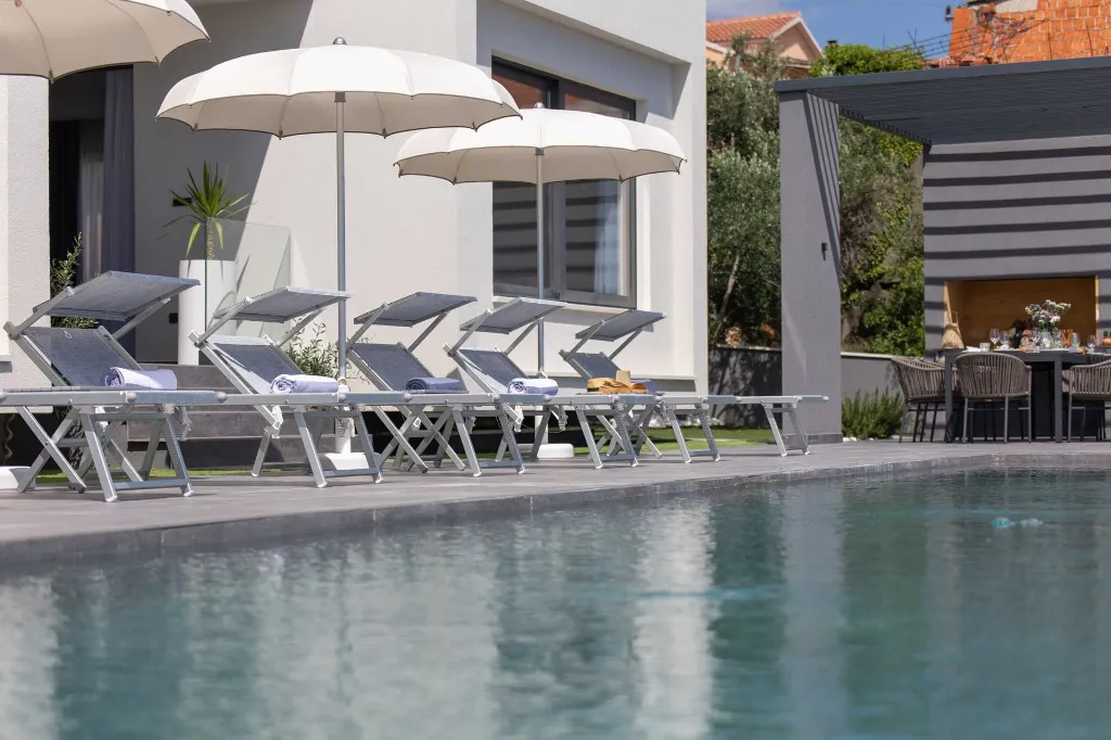 Family Villa Retreat with Pool, Kaštel Stari