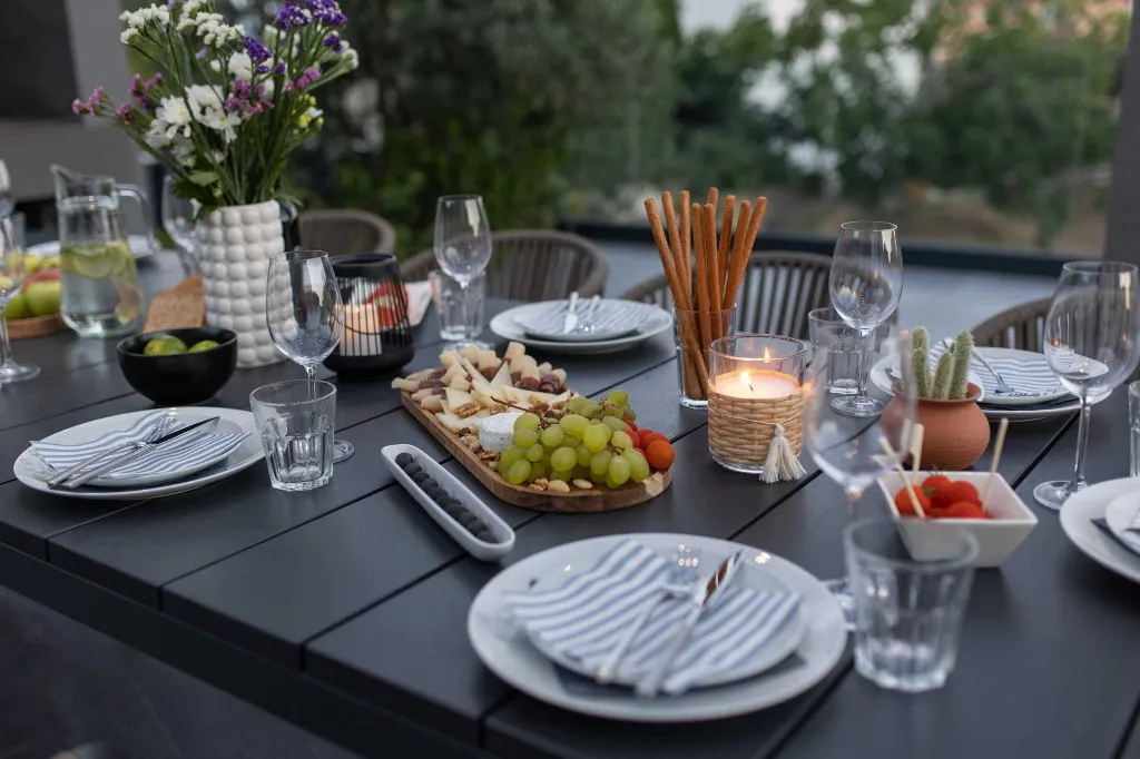 Family Villa Retreat with Pool, Kaštel Stari