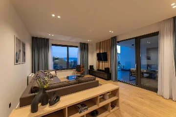 Family Villa Retreat with Pool, Kaštel Stari