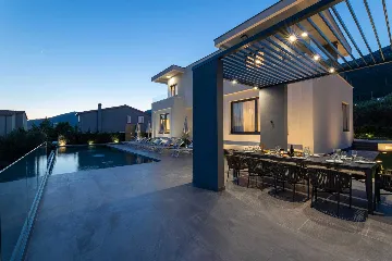 Family Villa Retreat with Pool, Kaštel Stari