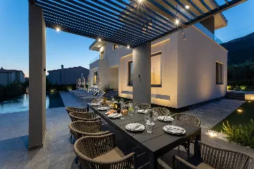 Family Villa Retreat with Pool, Kaštel Stari