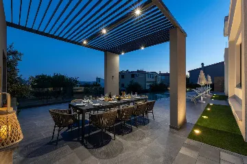 Family Villa Retreat with Pool, Kaštel Stari