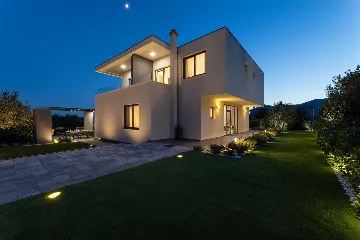 Family Villa Retreat with Pool, Kaštel Stari