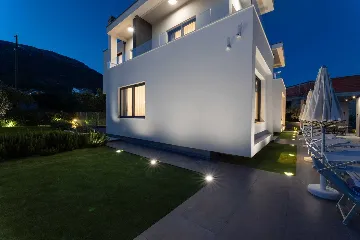 Family Villa Retreat with Pool, Kaštel Stari