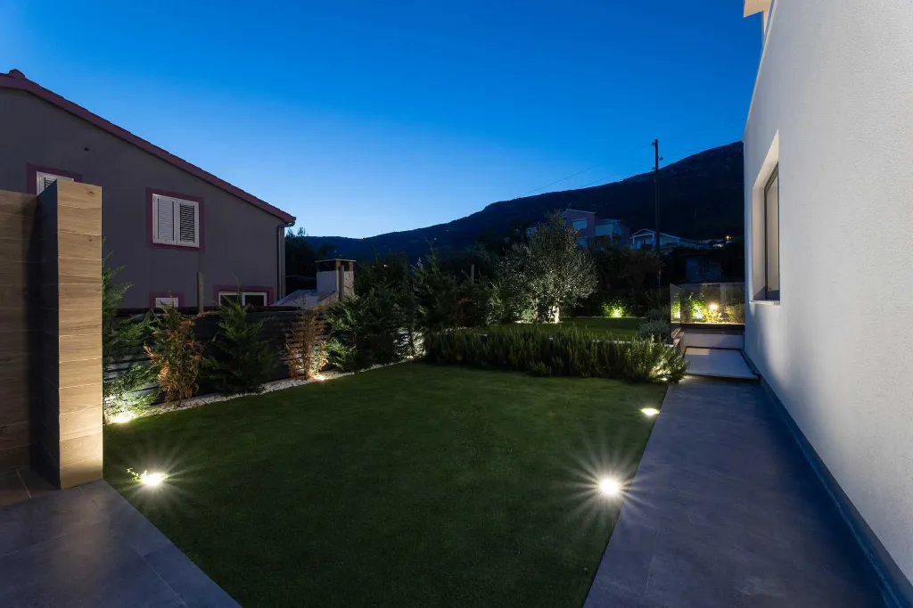 Family Villa Retreat with Pool, Kaštel Stari