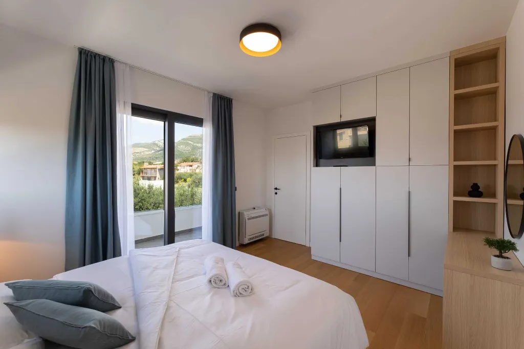 Family Villa Retreat with Pool, Kaštel Stari