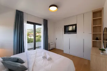 Family Villa Retreat with Pool, Kaštel Stari