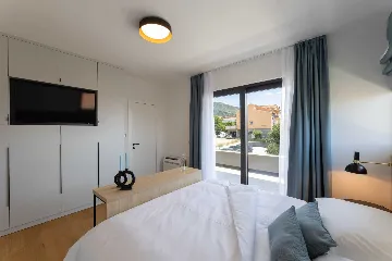 Family Villa Retreat with Pool, Kaštel Stari