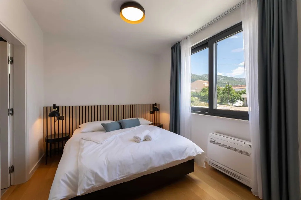 Family Villa Retreat with Pool, Kaštel Stari
