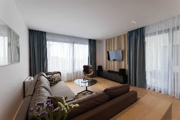 Family Villa Retreat with Pool, Kaštel Stari