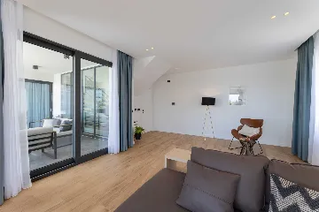 Family Villa Retreat with Pool, Kaštel Stari