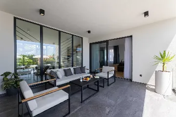 Family Villa Retreat with Pool, Kaštel Stari