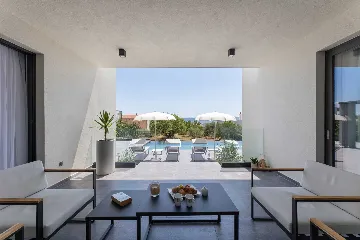 Family Villa Retreat with Pool, Kaštel Stari